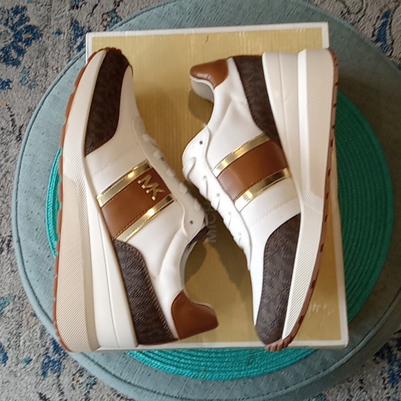 Michael Kors trainers-NEW - Picture 2 of 5